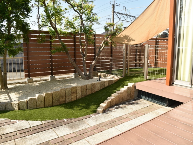 愛犬のお庭には足腰に優しいスロープがおすすめ