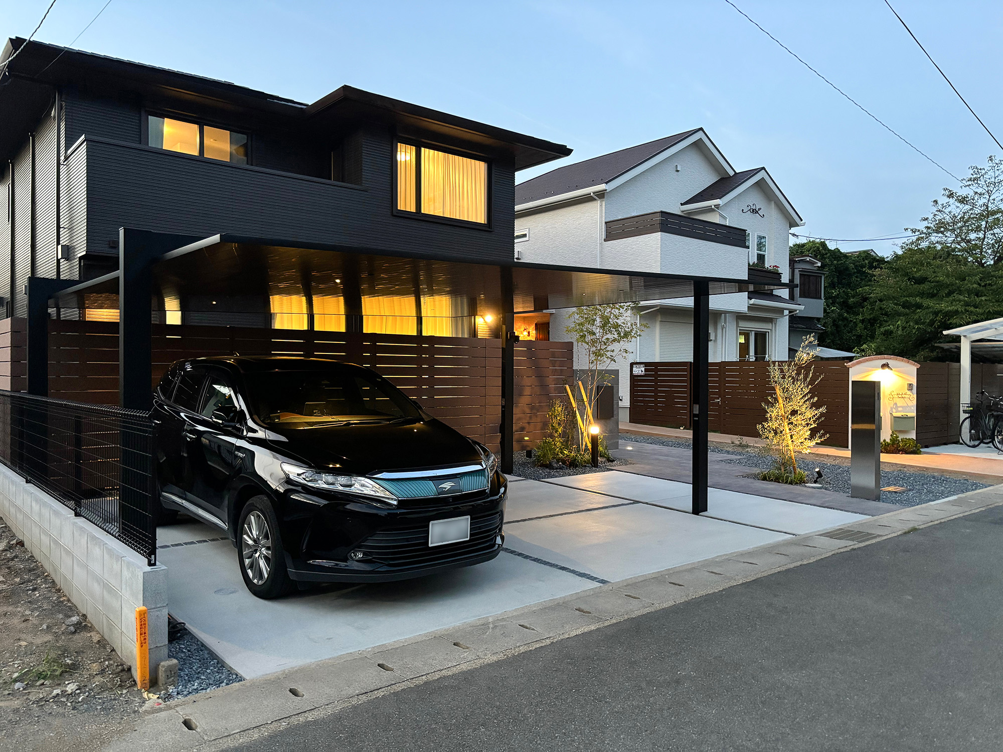 カーポートSCの存在感が「魅せる」建物とエクステリアに