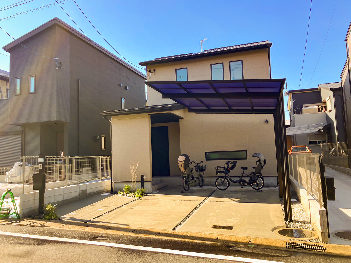 片側支持でスペース有効活用のカーポート