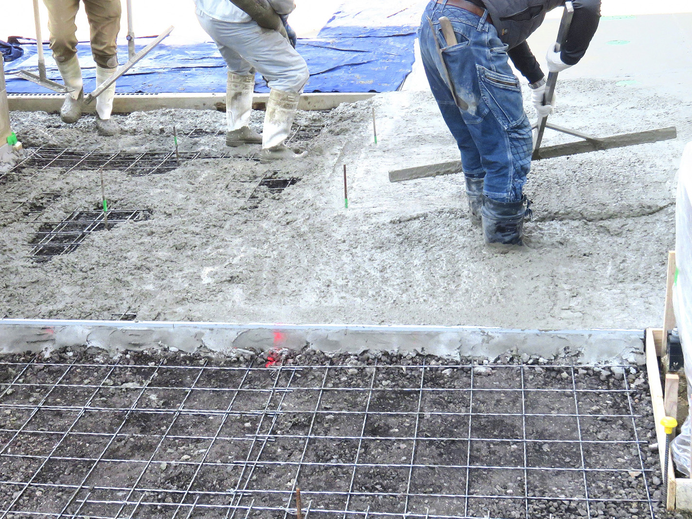 土間打ちの段階で計画すると外構費用を抑えやすい