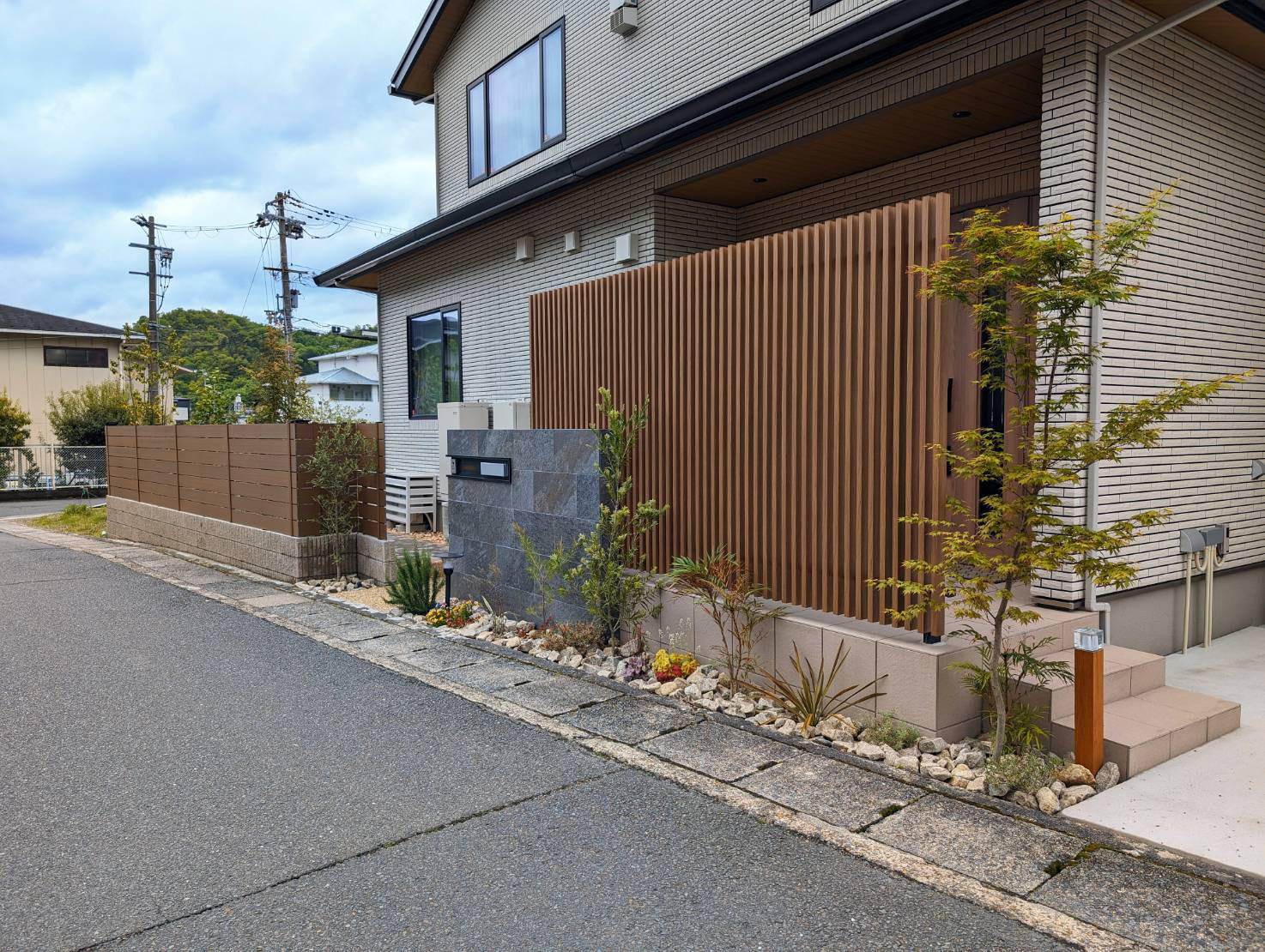 セミクローズ外構は隠しながら軽やかに魅せる